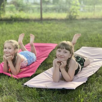 Matelas de plage pliable avec anse de transport : votre allié confort pour les moments de détente en plein air !