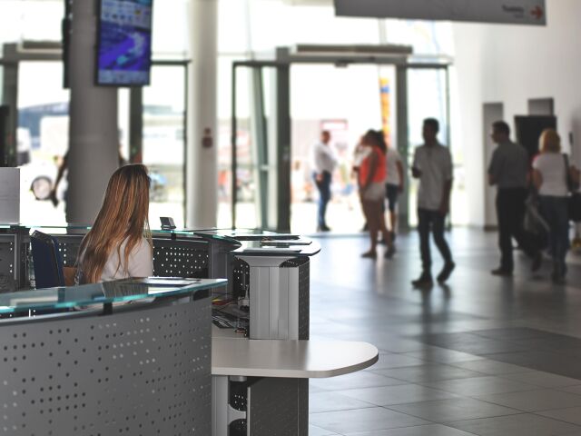 Comment bien organiser un bureau accueillant du public? Choix des meubles